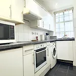 2 Bedroom Apartment Oxford Street