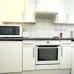 2 Bedroom Apartment Oxford Street