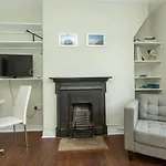Convenient 2 Bedroom Apartment In Central London