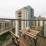 2 Bed Flat Near Stratford Station