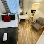 Group Getaway Near King\'S Cross And Camden Town
