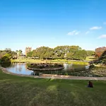 Bright 2 Bed With Patio & Backyard On Victoria Park