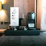 Mayflower Hotel & Apartments
