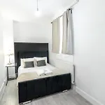 Cosy 3 Bed Flat In Shepherds Bush Sleeps 8 Guest