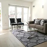Apple Apartments Ealing