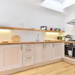 Charming Flat Near Earl\'S Court Station, 4 Guests
