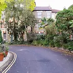 Veeve - Bonnington Square