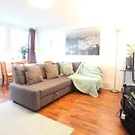 Chelsea Off Kings Road One Bedroom Apartment With Balcony