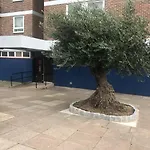 Chelsea Off Kings Road One Bedroom Apartment With Balcony