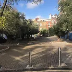 Chelsea Off Kings Road One Bedroom Apartment With Balcony