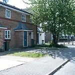 1 Bedroom Apartment Near Excel