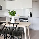 Sonder l Aird House
