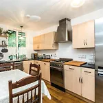 New Stylish & Sleek 1Bd Flat In Vibrant Islington