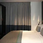 South Point Suites