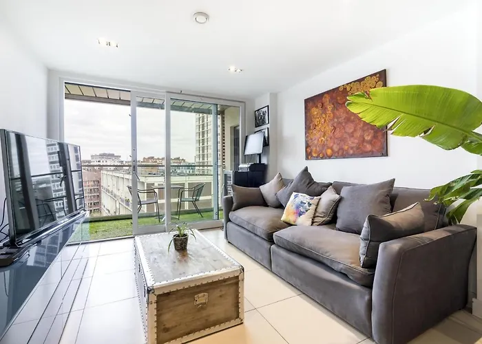 1Br Penthouse Flat In East London