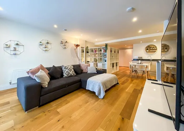 Pass The Keys Large And Modern Studio Flat In South East London