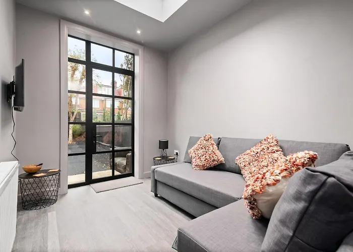 Lovely 2-Bed Apartment - Hosted By Guestready