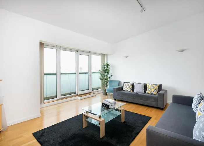 Skyvillion - 3Bed Penthouse Near London City Airport, O2 Arena, London Excel Centre With Parking