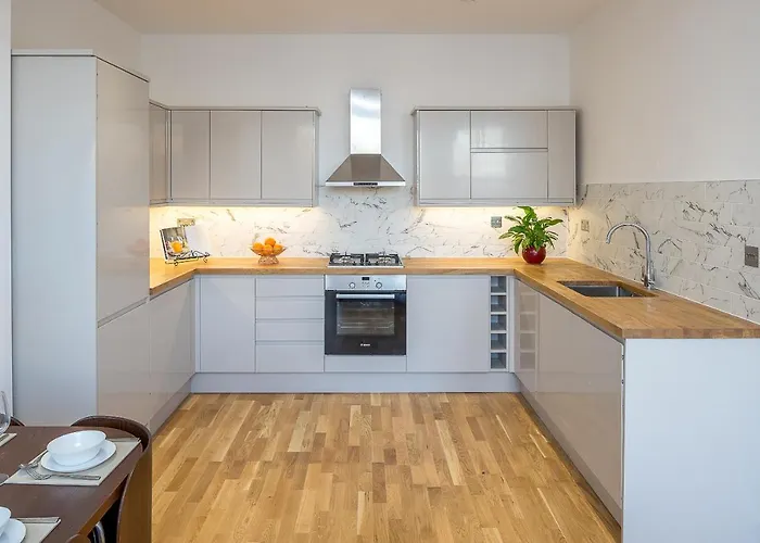 Luxuriously Flat In Streatham