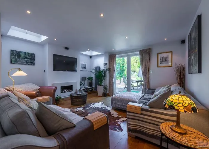 Pass The Keys Beautiful 3 Bedroom Family Home