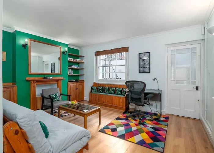 Fantastic 1 Bedroom Apartment With Private Patio