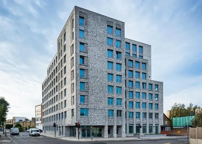 For Students Only Private Bedrooms With Shared Kitchen At Great Court In London
