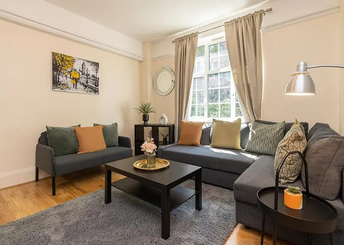 Charming 2 Bedroom Flat In Kensington High Street