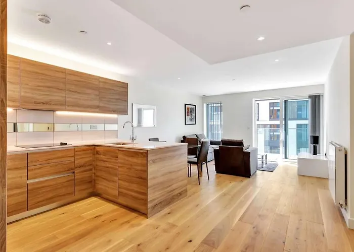 Riverside Apartment Minutes From Elizabeth Line