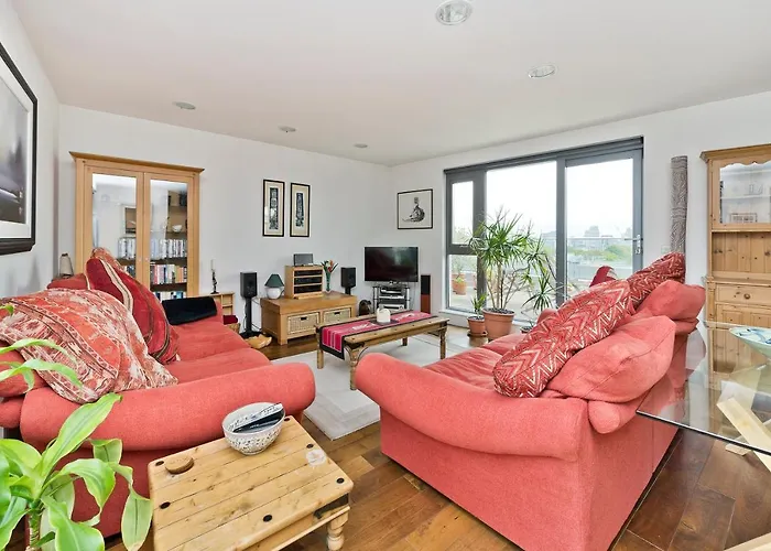 Superb Apartment With Terrace Near The River In Putney By Underthedoormat