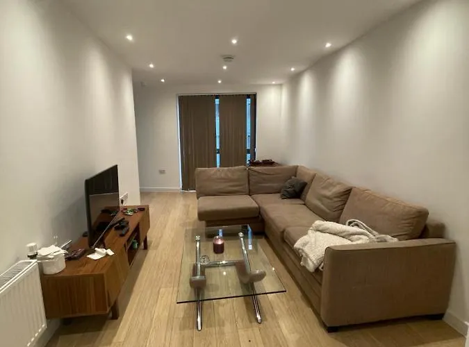 Amazing Apartment Moments Away From The Heart Of London