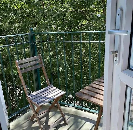 Lovely 2 Bedroom Flat In Greater London