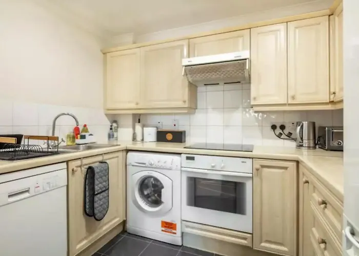 1 Bedroom Flat With Free Parking