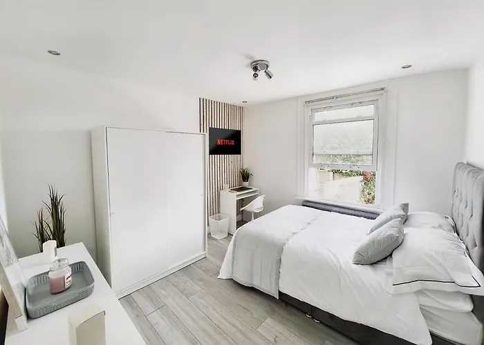 Modern Room In Centrally Located Apartment - Room 4