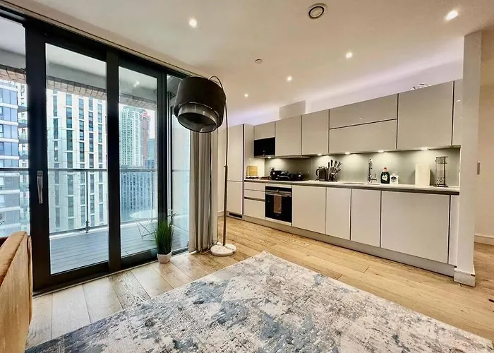 Modern & Secure 3Br 2Ba Apartment In The Heart Of Crossharbour