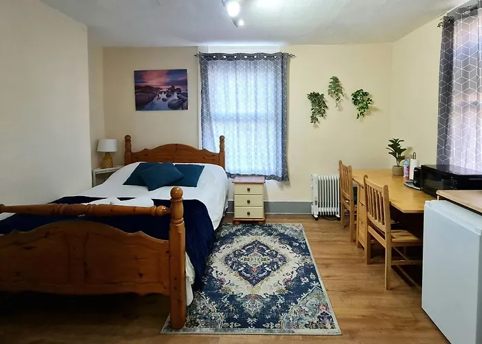 Lovely Private Room Near Central London