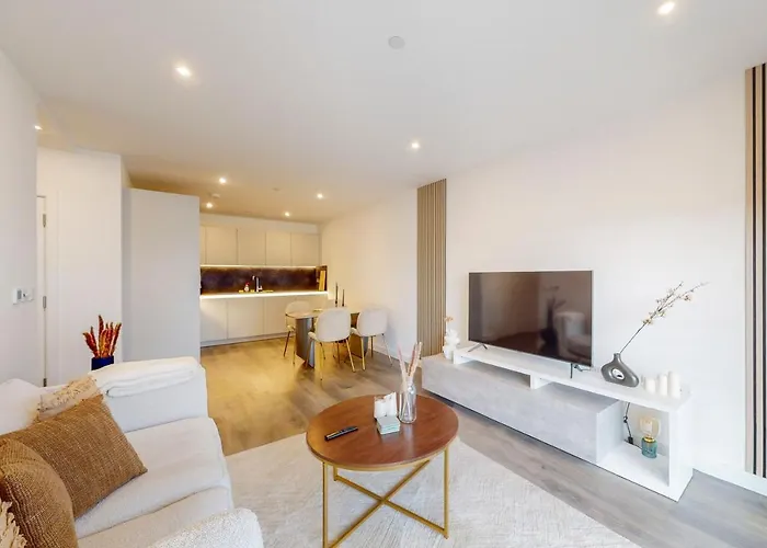 Modernistic 2 Bedroom Flat With Balcony In South Acton