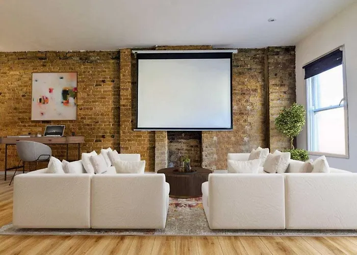 Cinema Set Up, Sleeps 6 Ppl, Central