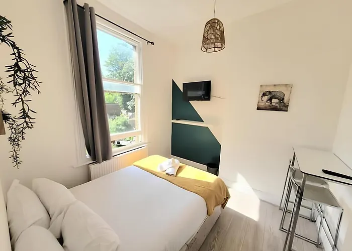 Contemporary 2 Bedroom Apartment