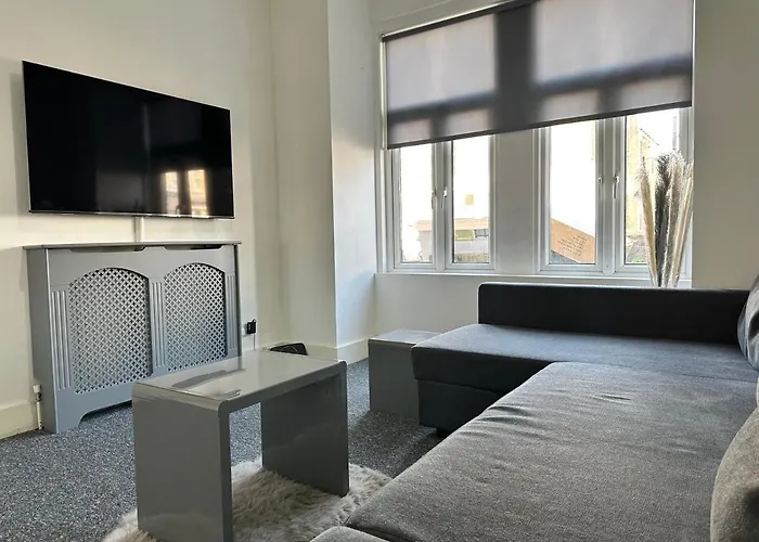 3 Bedroom House With Garden In Tottenham London