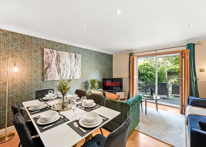 Stunning Central London 2 Bed Parking & Garden