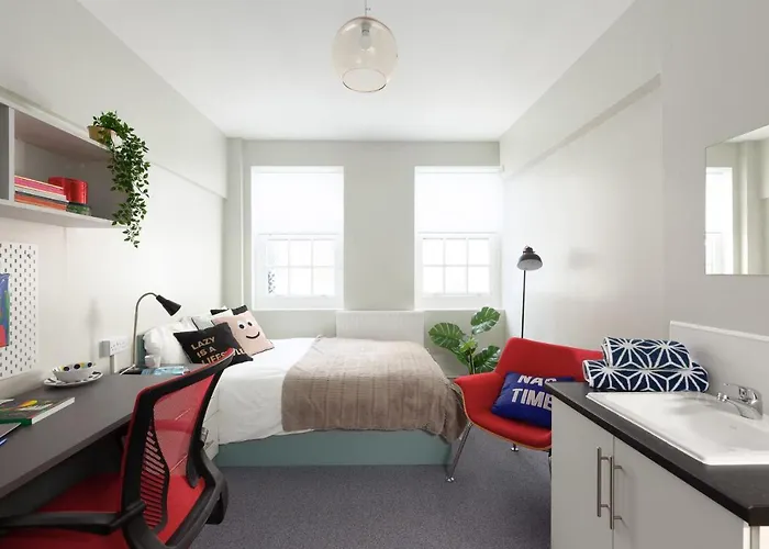 Lovely Bright Room With Shared Facilities