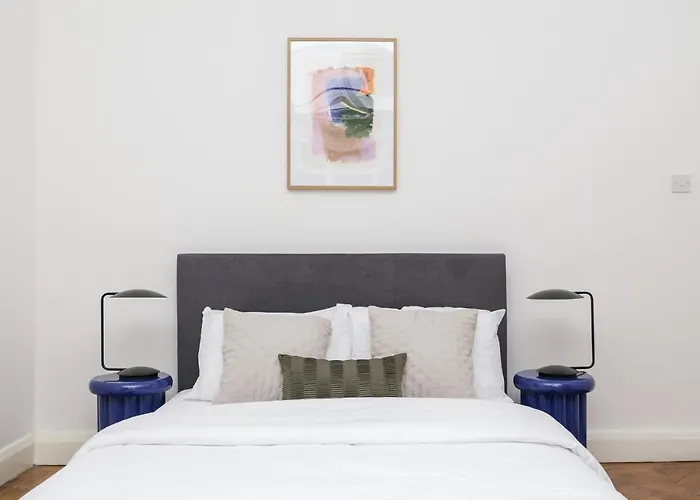 Chic 1 Bedroom Apartment In Bloomsbury, Sleeps 4