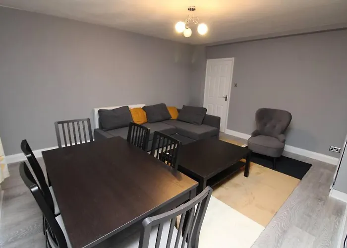 Modern 2 Bed Close To City