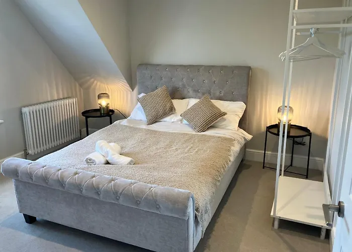 Stylish 1 Bed Flat With Private Terrace In Wimbledon - 3 The Queens