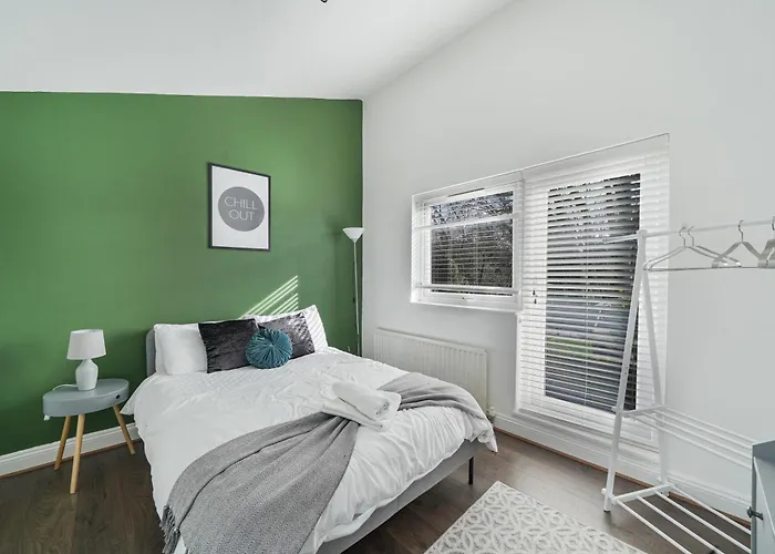 Stylish 3 Bedroom House Close To Streatham Hill Station
