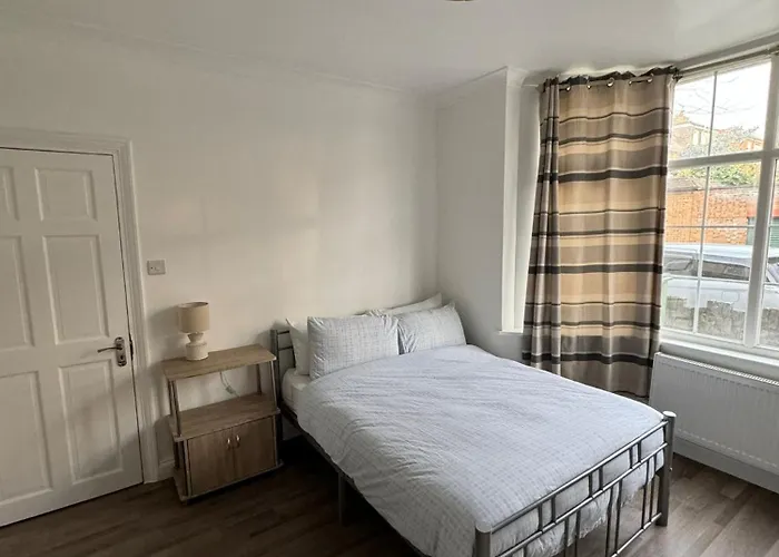 Oxborne Rooms Uk - Gardner