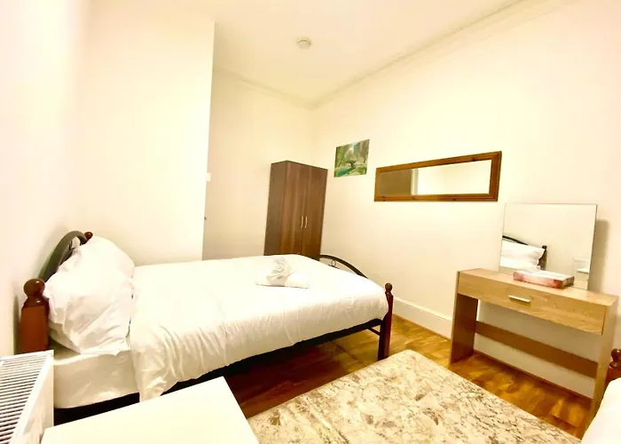 Beautiful Two Bedroom Flat With Free Car Park In Central London