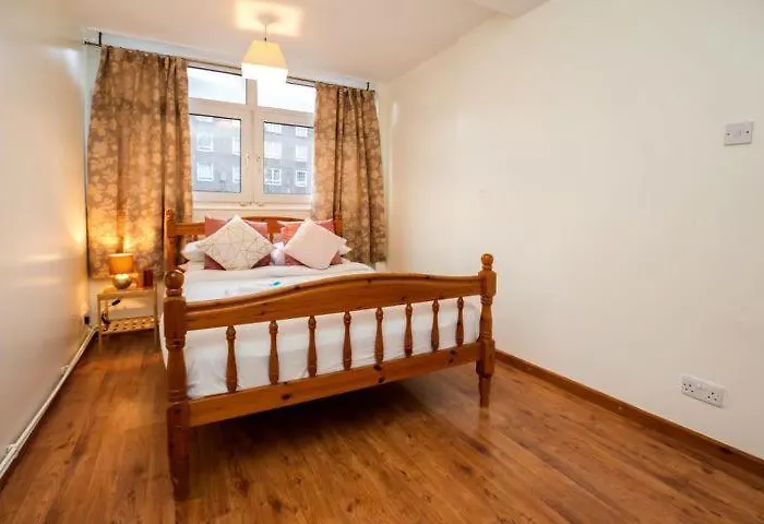 3 Bedroom Flat In Central London