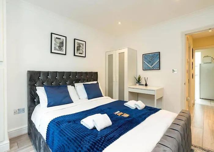 Stylish 2Bed With Sky Window
