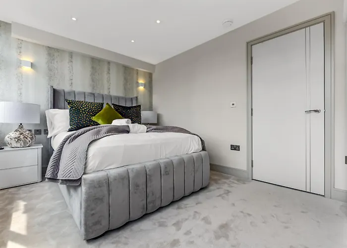 1 Bedroom Stylish Apartment In Webley Park